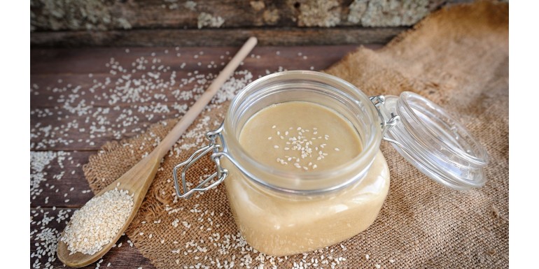 Pasta sezamowa tahini — do czego najlepiej jej użyć?