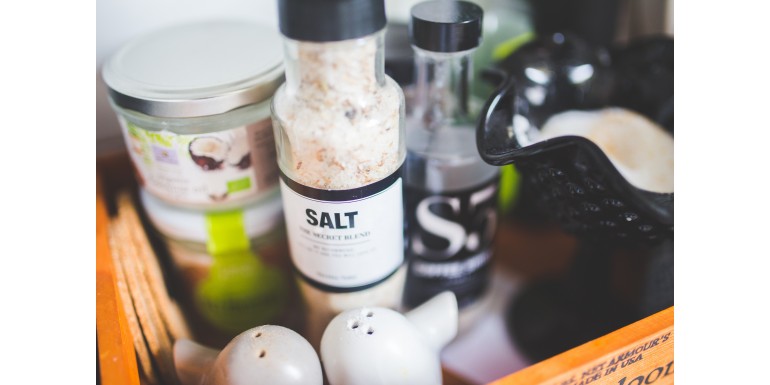 Zamienniki soli kuchennej – czym ją zastąpić?